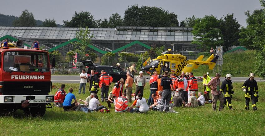 Schwerer Unfall mit Reisebus Lohmar Donrather Dreieck P075.JPG